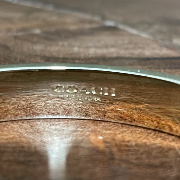 COACH SIGNATURE PUSH HINGED BANGLE RED GLITTER - Picture 11 of 15